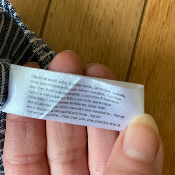 NWOT Michelle Thomas cold shoulder striped  top - Picture 16 of 16